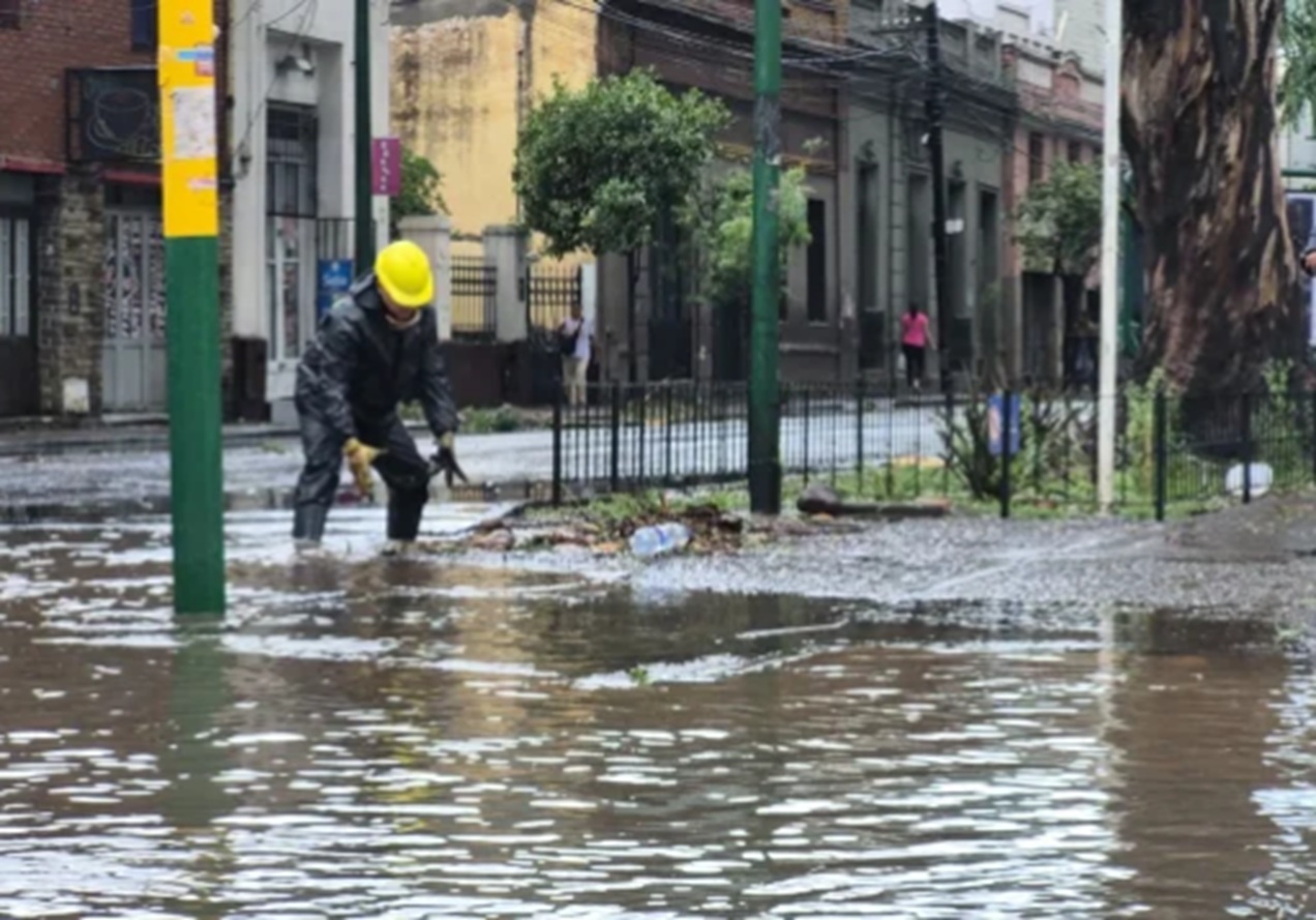 Temporal en Salta: inundaciones, granizo, voladura de techos y anegamiento en las calles