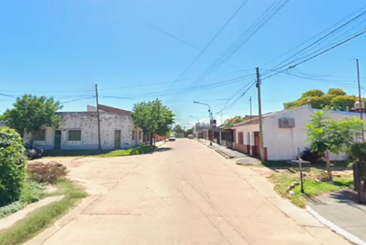 Le puso un cuchillo en el cuello a una niña para robarle a los padres