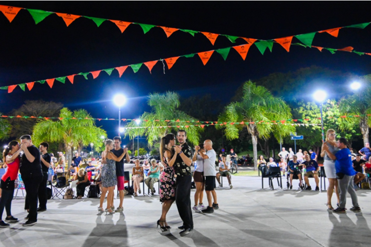 El tango se vive al aire libre en una nueva edición de Milonga Abierta