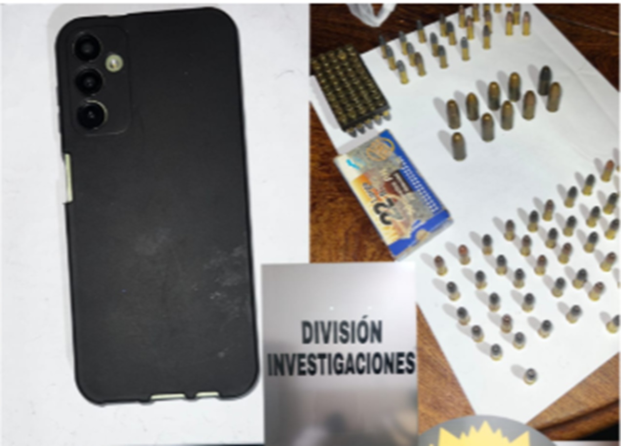 Secuetraron teléfono, tarjeta y municiones en el marco de causa por defraudación