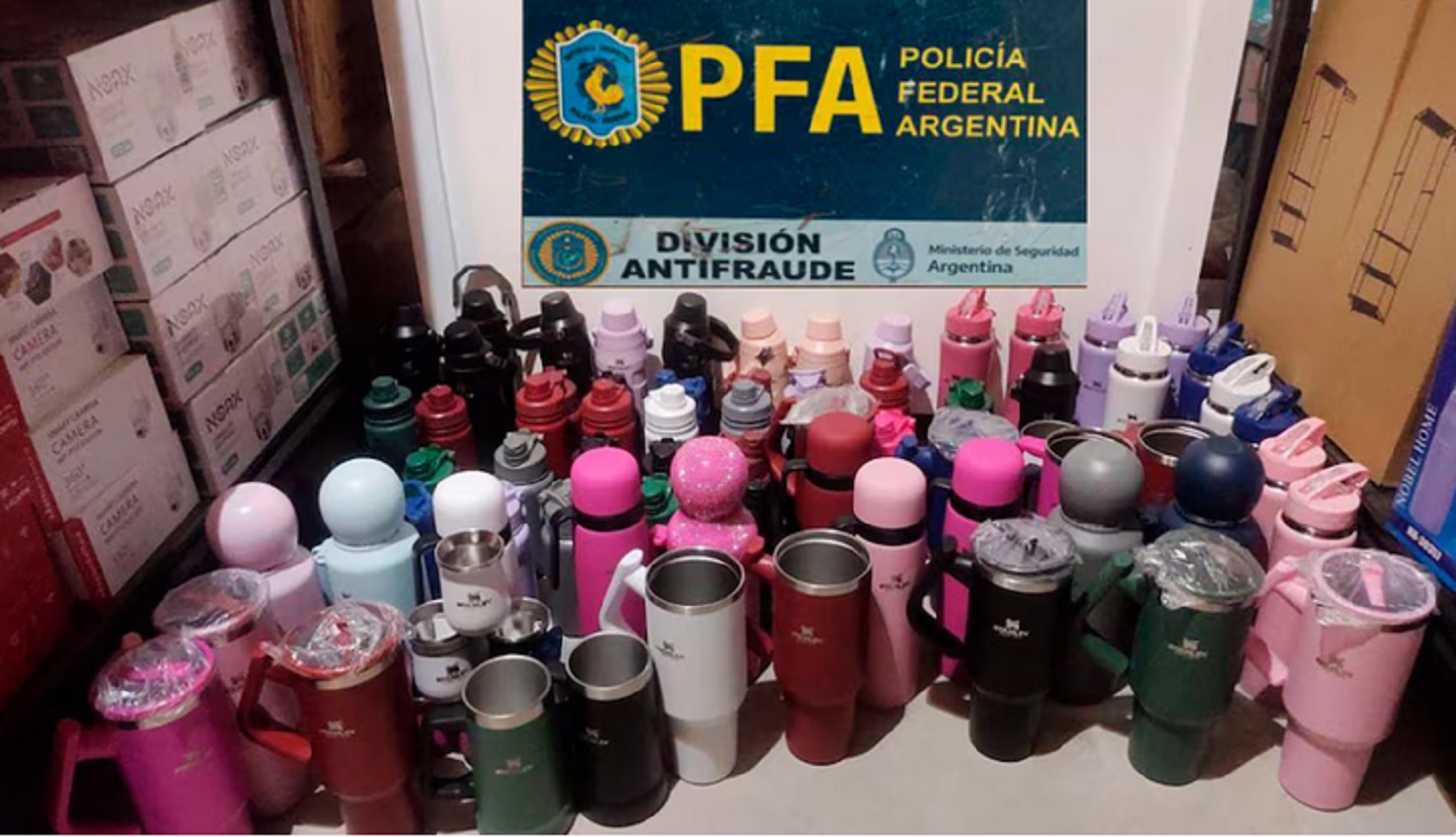 Secuestraron vasos, termos, mates y botellas falsos de una marca top