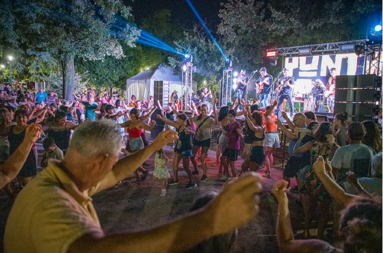 El Festival Popular tuvo una jornada multitudinaria en Parque Gazzano