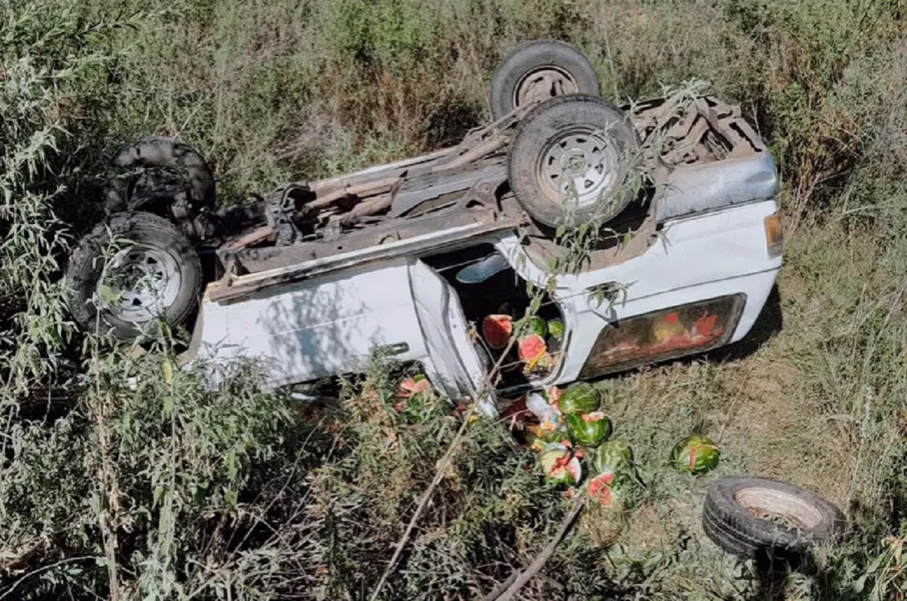 Colisión entre dos vehículos y vuelco en la Autovía Artigas