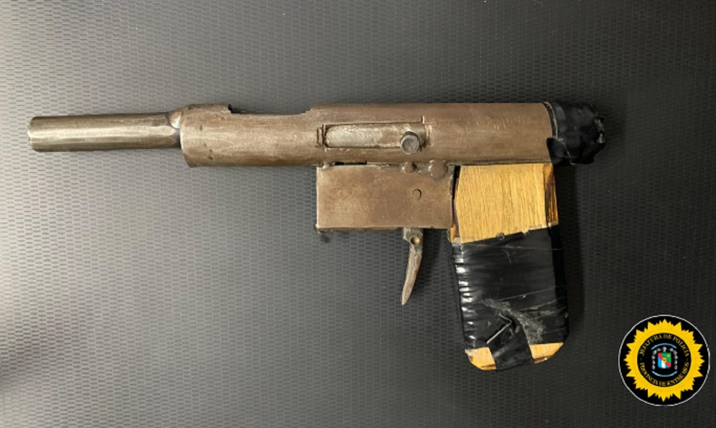5 allanamientos y 5 detenidos. Secuestro de drogas y armas