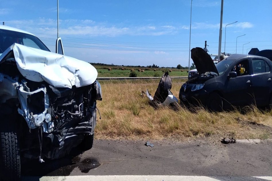 Fuerte accidente en el cruce de las Rutas 12 y 127, los ocupantes ...