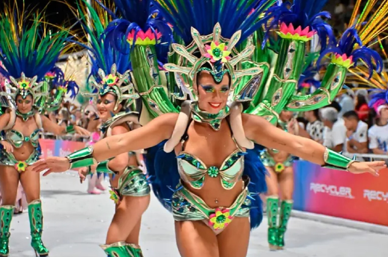 Más de 19 mil personas disfrutaron la novena noche del Carnaval del País
