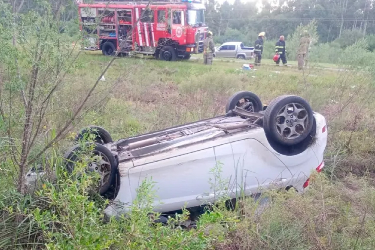 Autovía 14: Cinco herido al volcar un auto