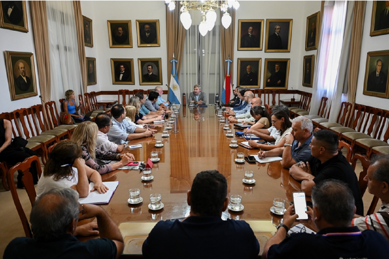 El Gobierno presentó a los gremios docentes y estatales el proyecto de reforma previsional