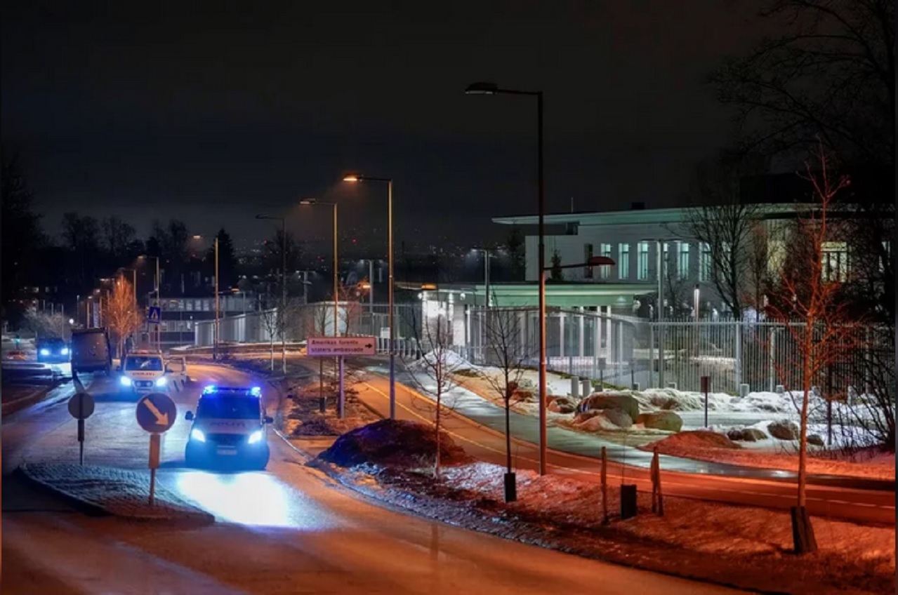 Alarma en Oslo por una explosión frente a la embajada de Estados Unidos