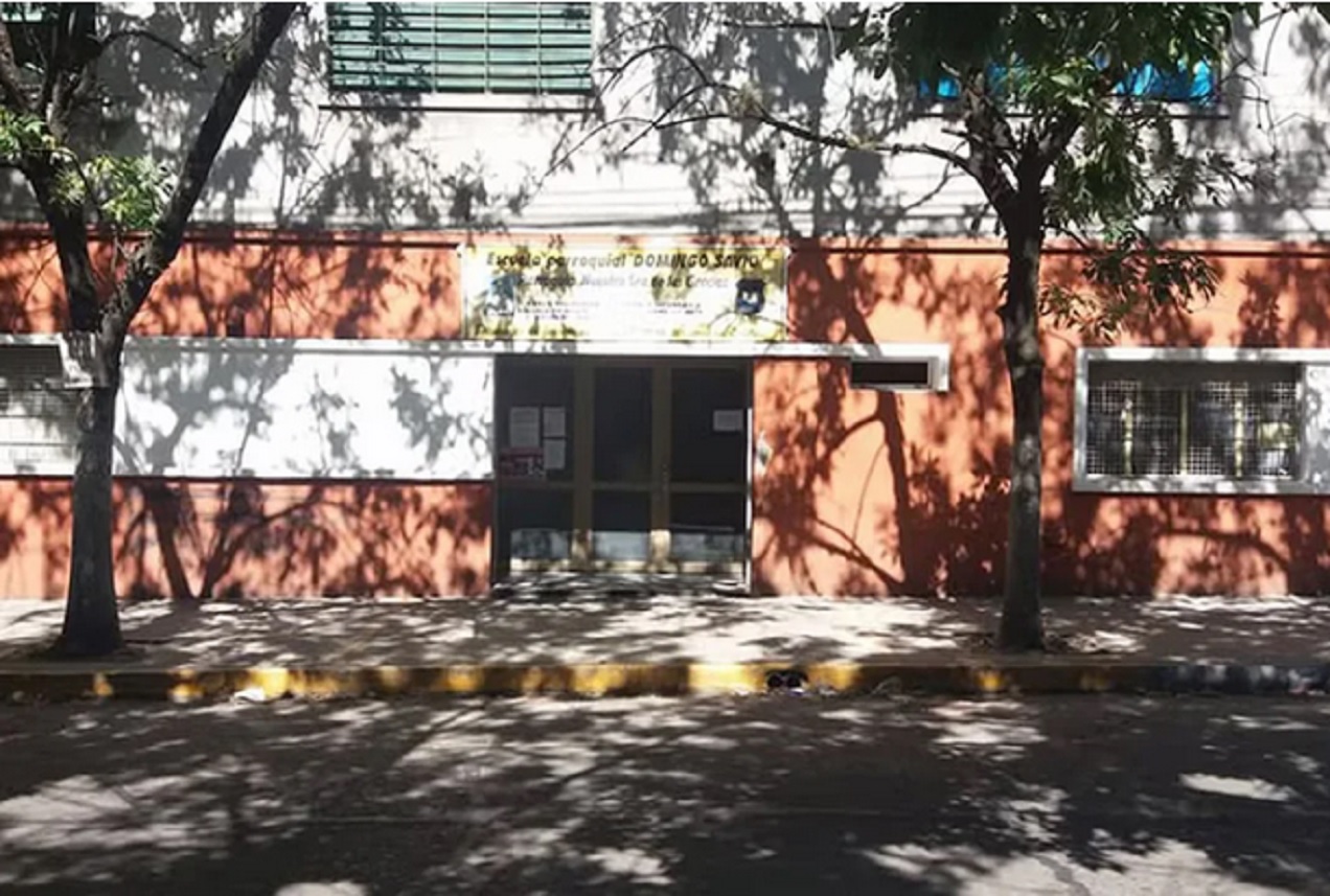 Un exalumno se mostró armado por WhatsApp y generó preocupación en un colegio