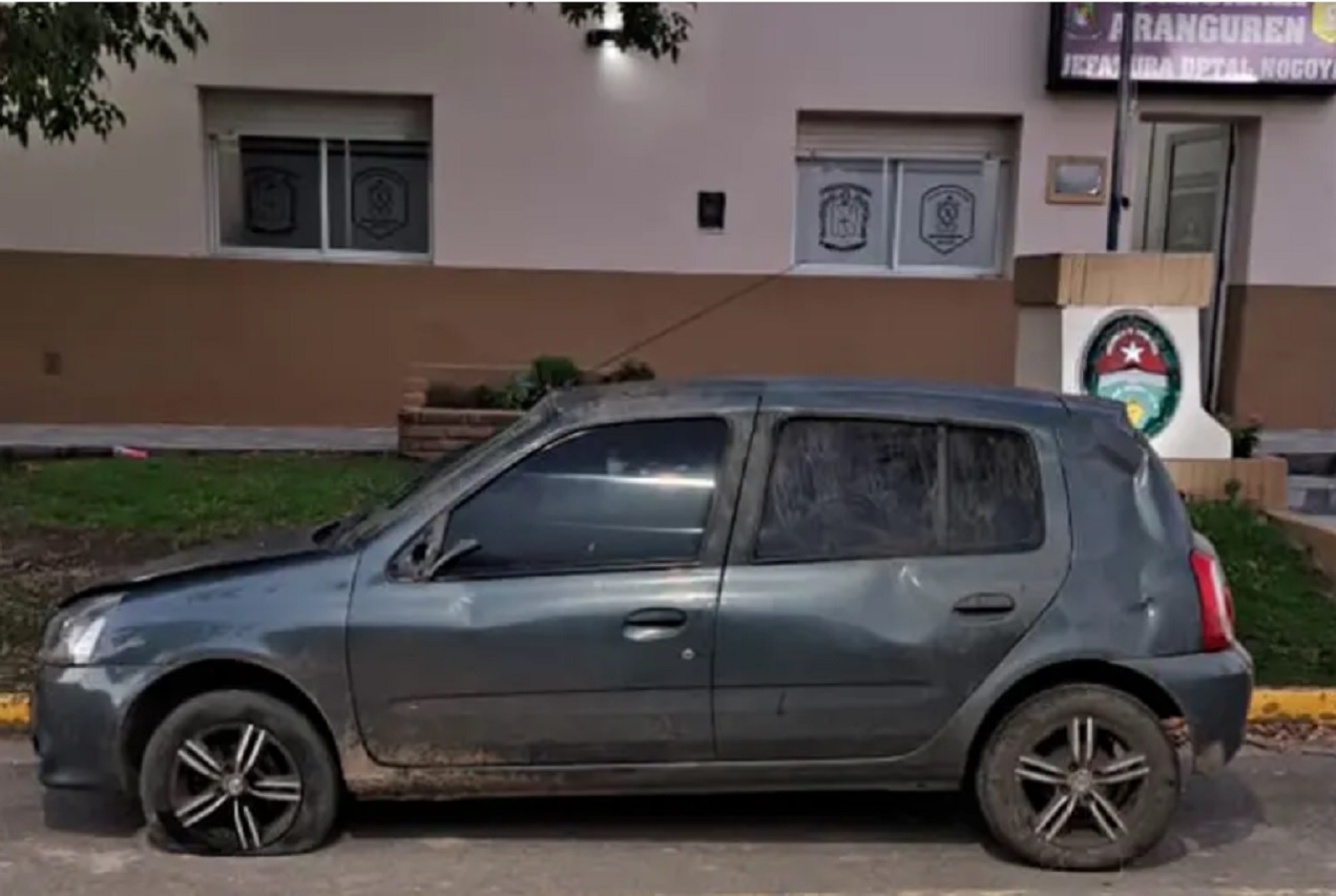 Recuperaron un auto robado tras violenta agresión y buscan al sospechoso