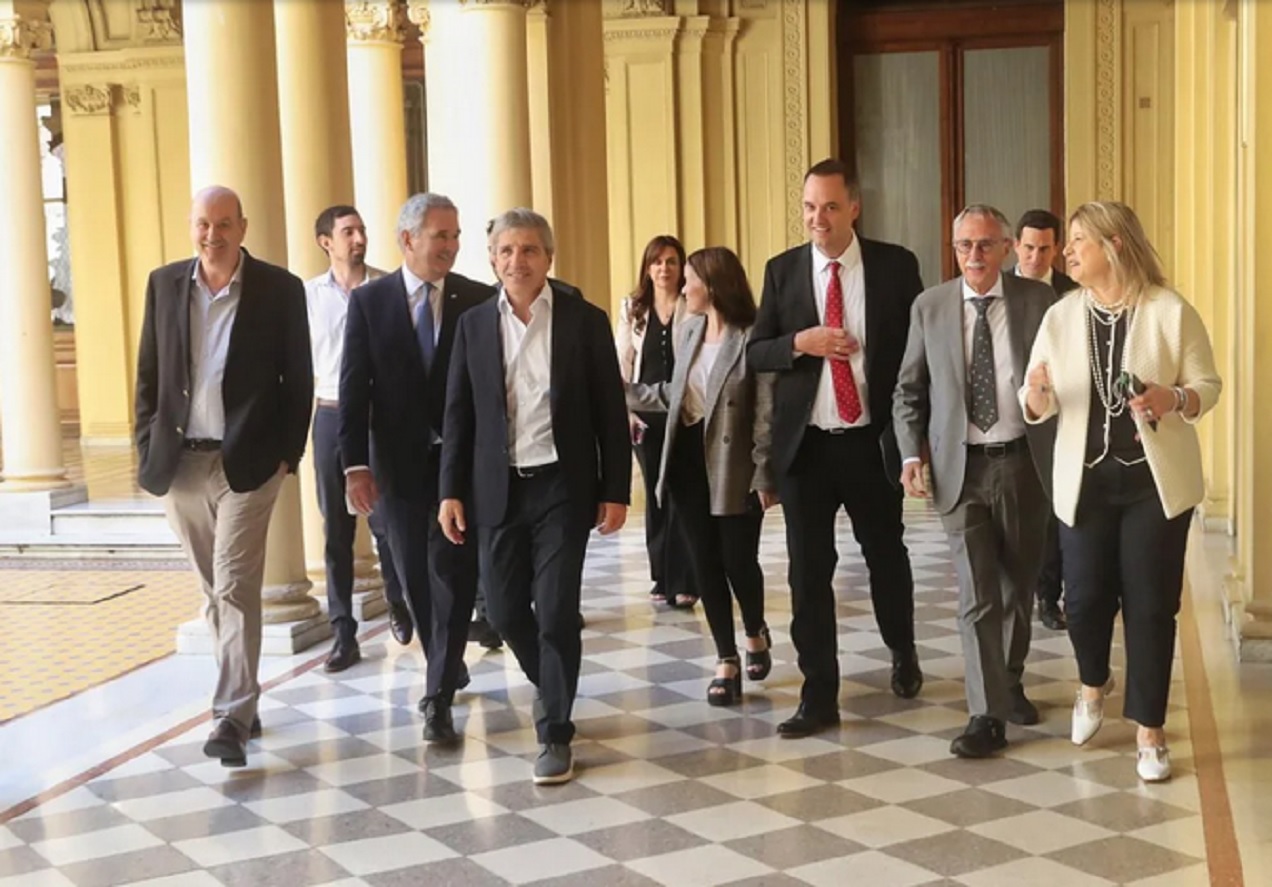 El Gobierno le puso fecha a la reducción de los gastos corrientes y de capital de cada ministerio