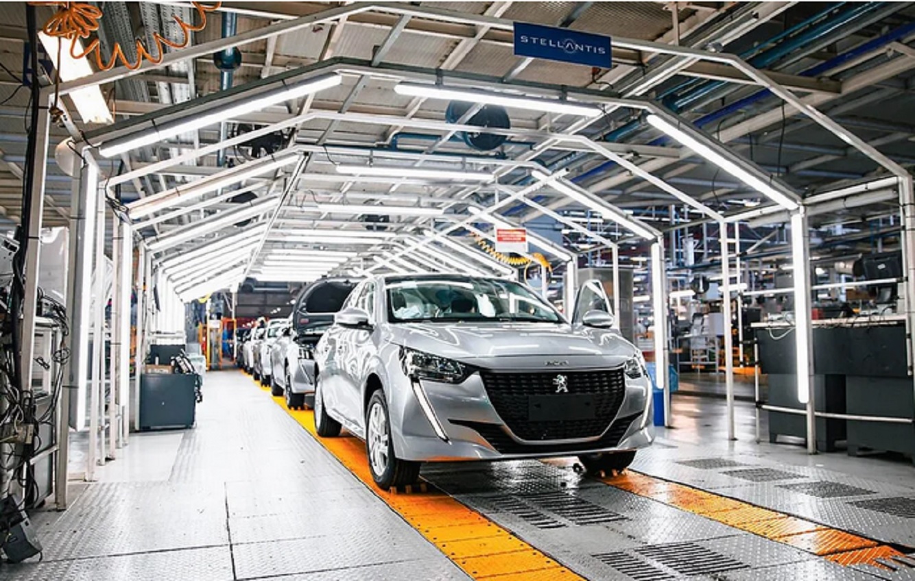 La planta que fabrica el segundo auto más vendido del país suspende su producción por un mes