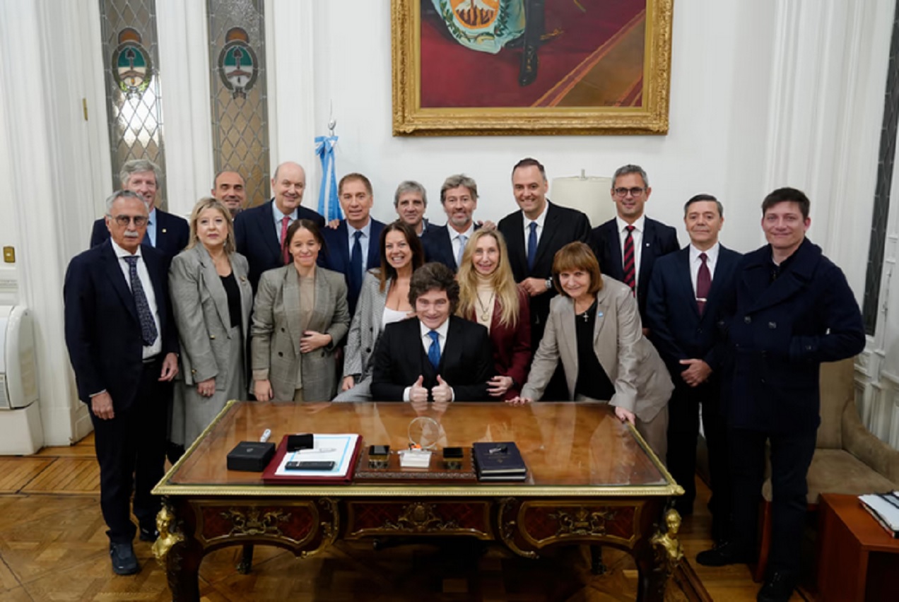 Fuerte apoyo de Milei a Adorni: No lo voy a ejecutar para ganar una elección