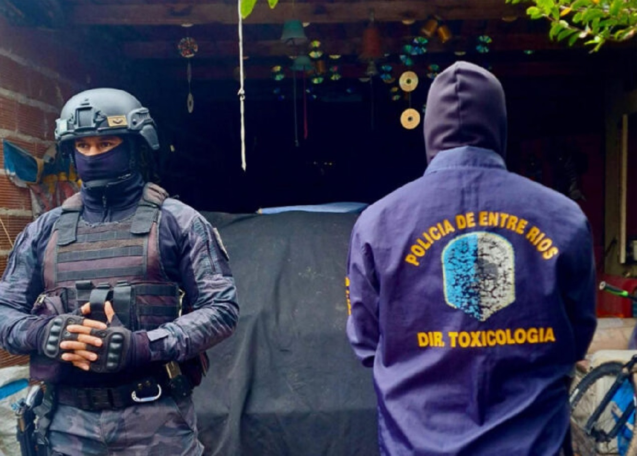 Golpe al narcomenudeo en Federación: dos detenidos, droga y un vehículo secuestrado