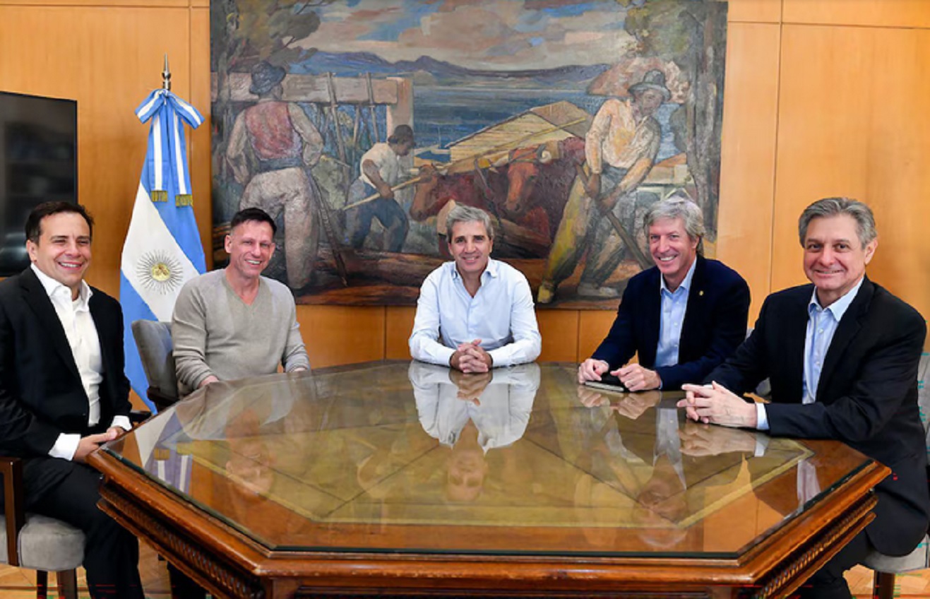 Caputo se reunió con Peter Thiel, el magnate libertario que se instaló en Buenos Aires