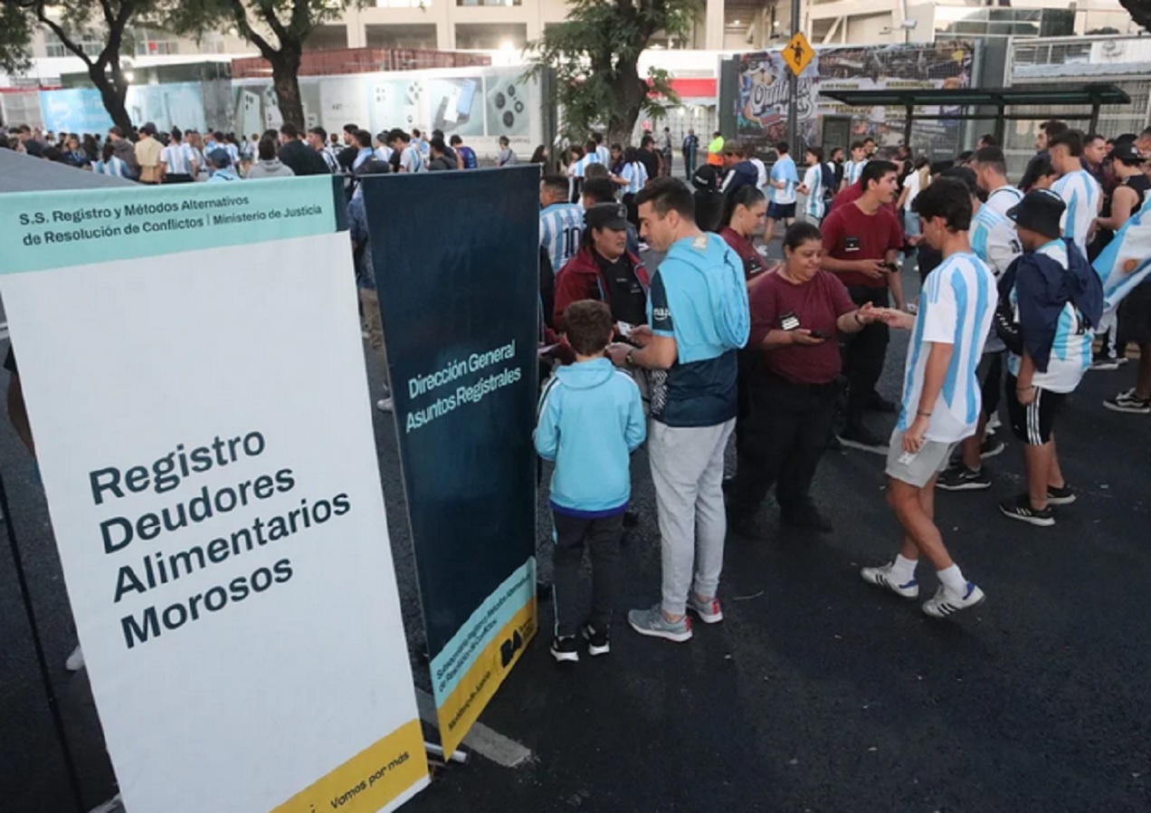 Tribuna Segura: el Gobierno amplió el programa y prohibió el ingreso de deudores alimentarios a estadios