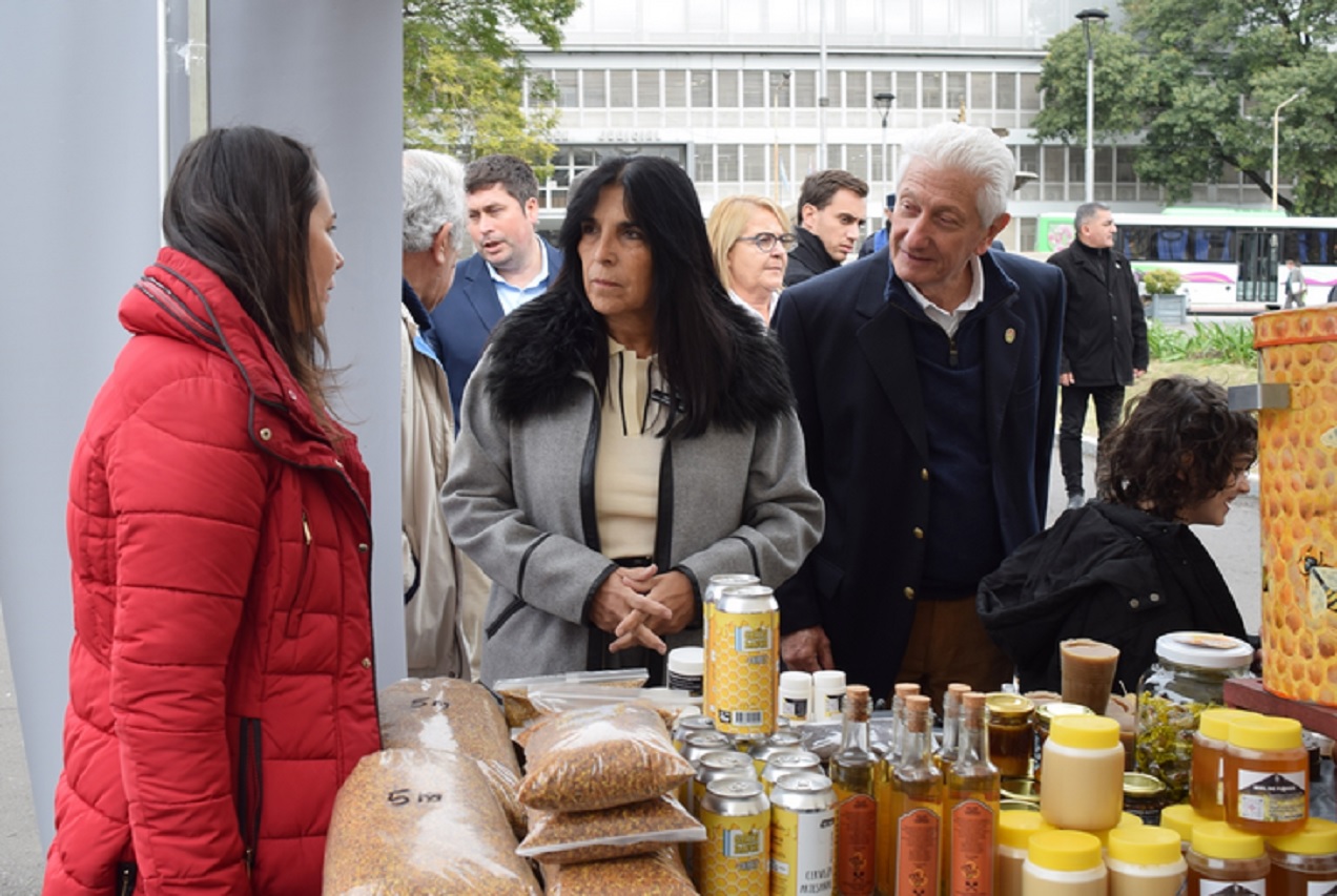 La Semana de la Miel en Entre Ríos arrancó en Plaza Mansilla