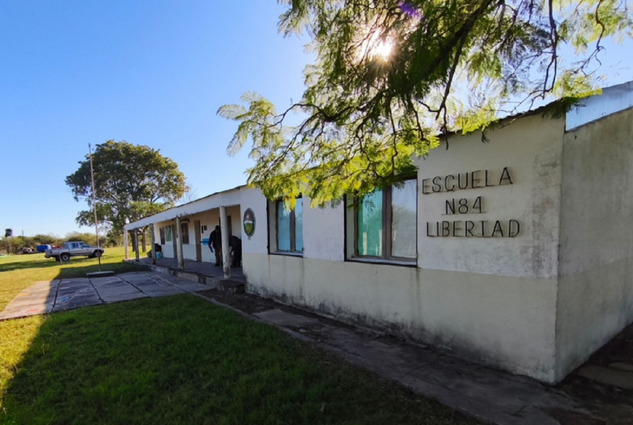 Ejecutan trabajos para normalizar el suministro de agua en una escuela de La Paz