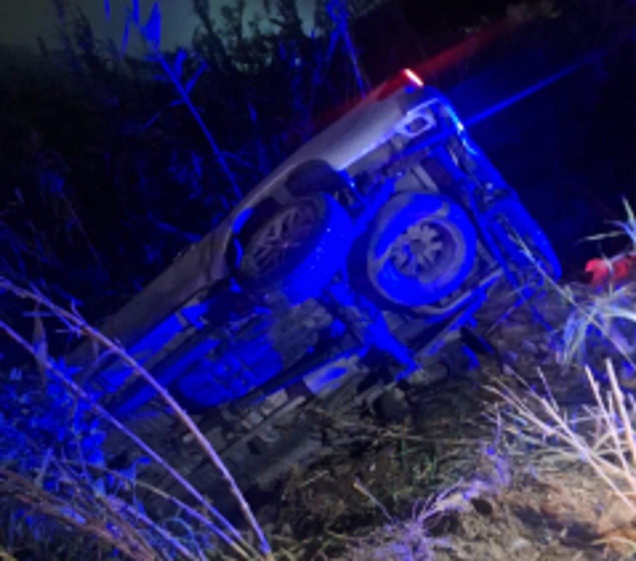 Volcó una camioneta en calle Eslovenia