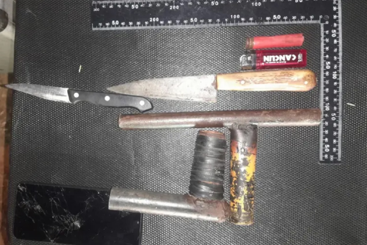 Tres menores fueron demorados con cuchillos y un arma de fabricación casera