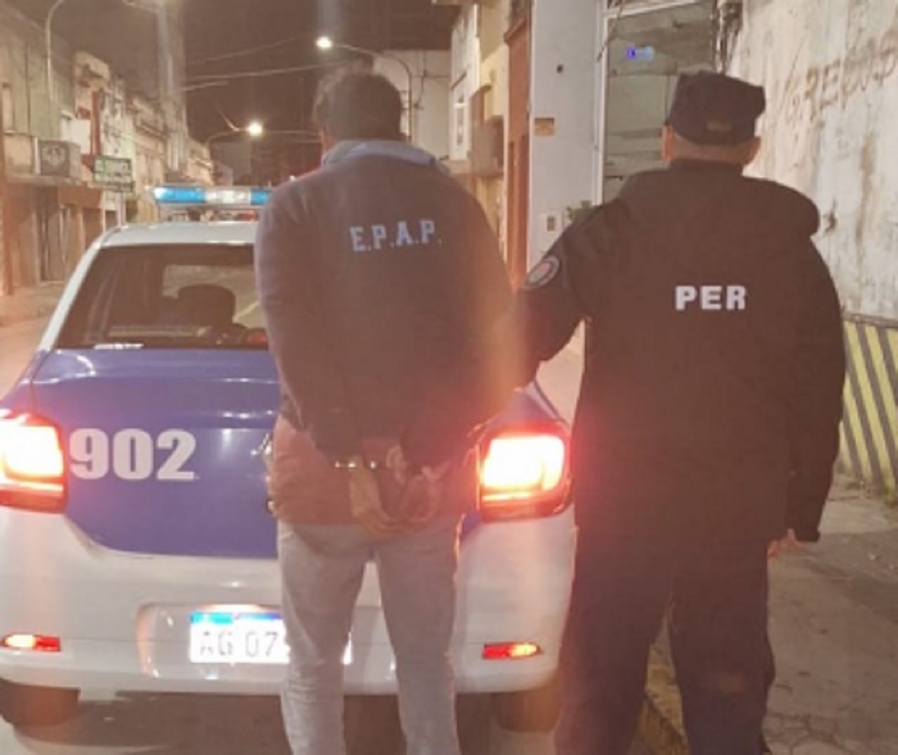 Detenido por intentar robar elementos de un vehículo