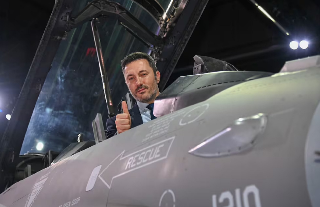 Luis Petri, denunciado por la compra de un avión presuntamente sobrevaluado y con fallas técnicas
