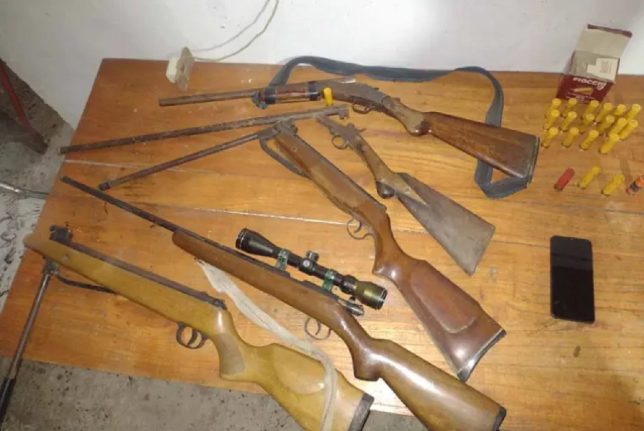 Allanaron una vivienda por amenazas y secuestraron varias armas de fuego
