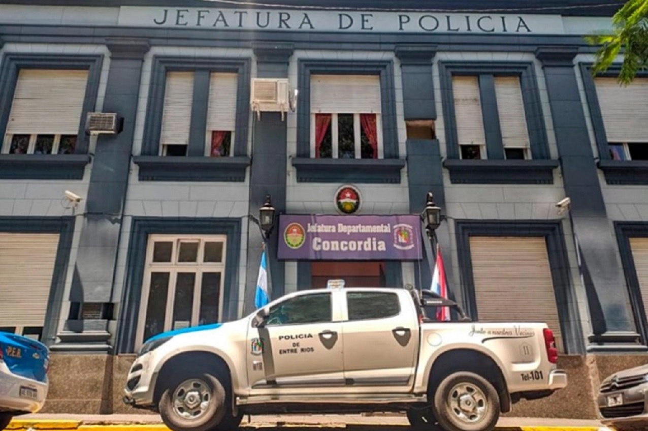 Alumna ingresó con un cuchillo a una escuela y otro estudiante resultó herido al intentar desarmarla