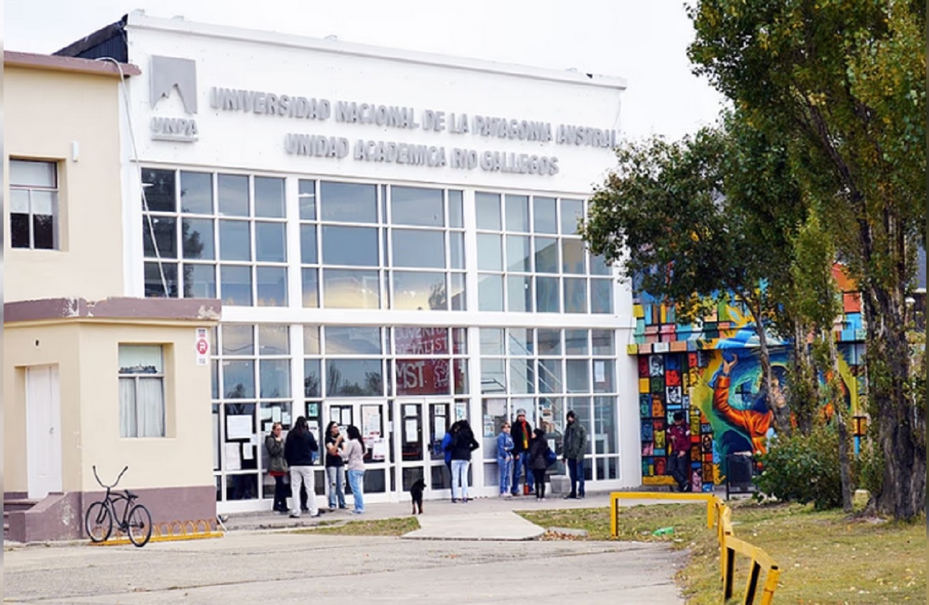 Horror en una universidad: un trabajador apuñaló a un alumno