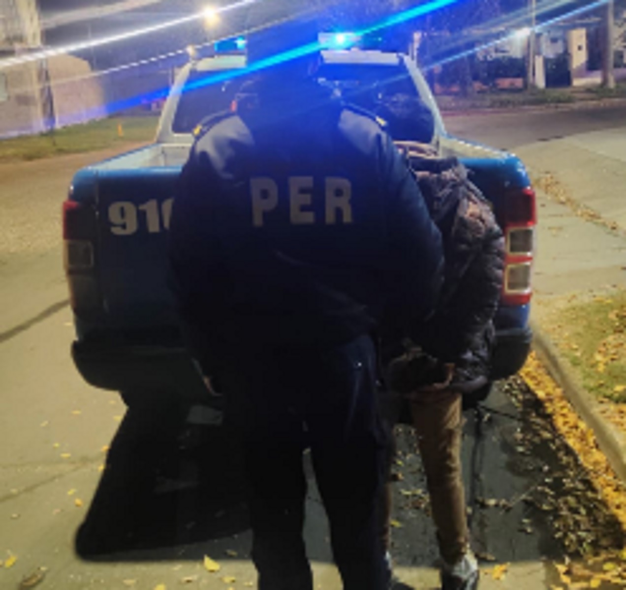 Hombre fue detenido por robar una conservadora y romper vidrios del garaje de una vivienda