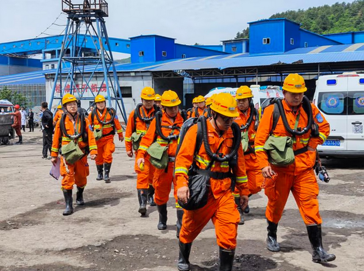 China: explosión en una mina de carbón deja 82 muertos y dos desaparecidos
