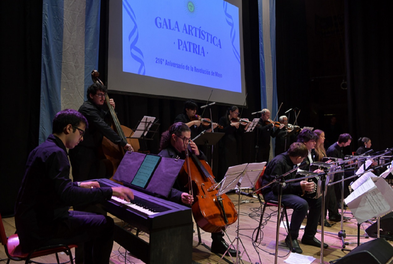 Paraná celebró la Revolución de Mayo con una Gala Patria en el Teatro 3 de Febrero