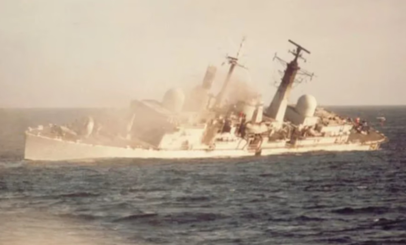 A 44 años del hundimiento del HMS Coventry: el 25 de mayo en que los pilotos argentinos hicieron historia en Malvinas