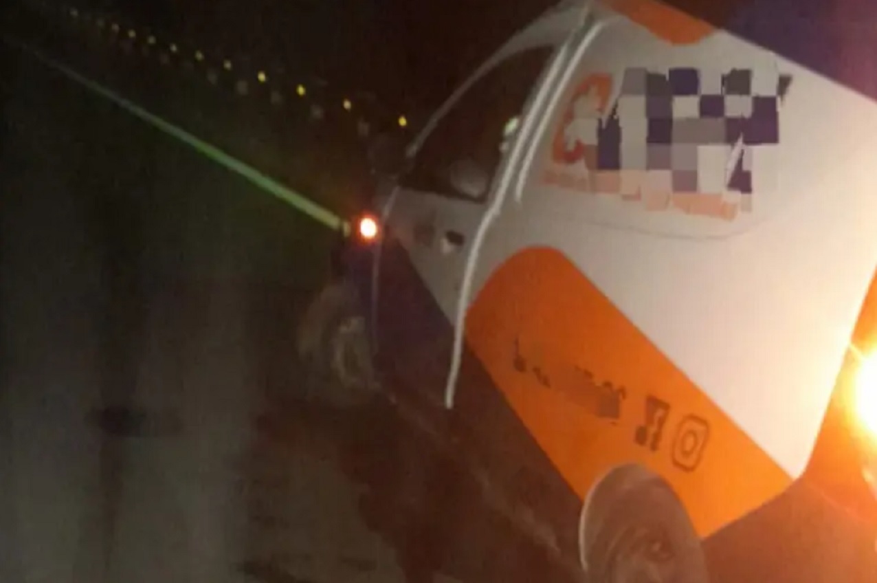 Ruta 18: una ambulancia terminó sobre la banquina tras un choque