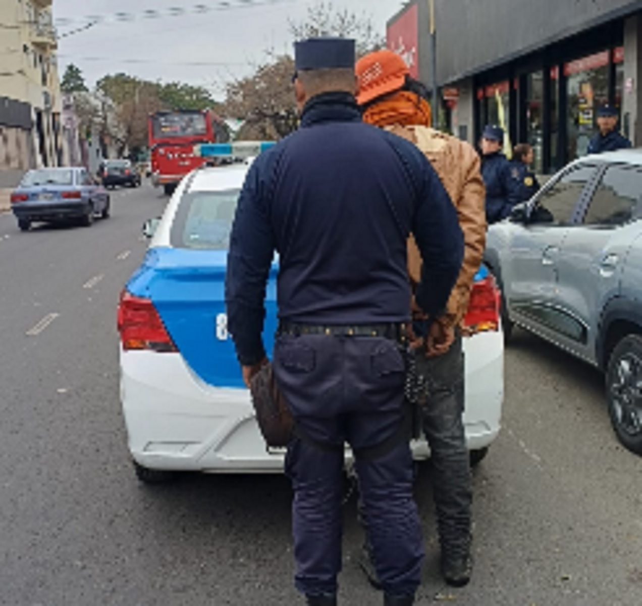 Un detenido por desobediencia judicial