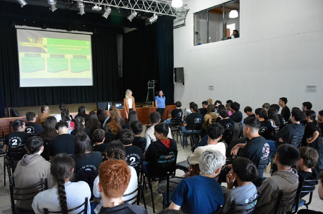 Realizan talleres para promover la construcción de vínculos saludables en las juventudes