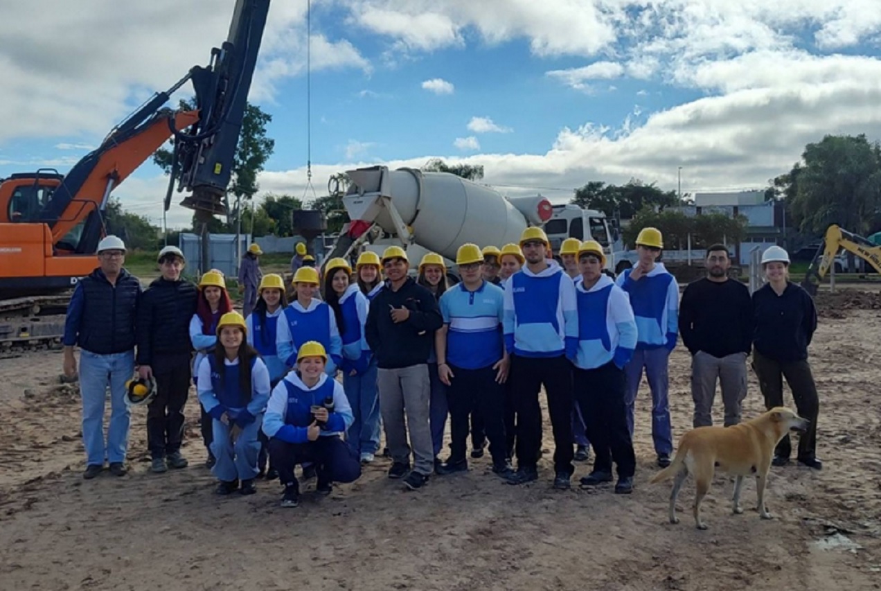 Estudiantes de la EET N° 45 realizaron una visita técnica a una obra educativa en ejecución