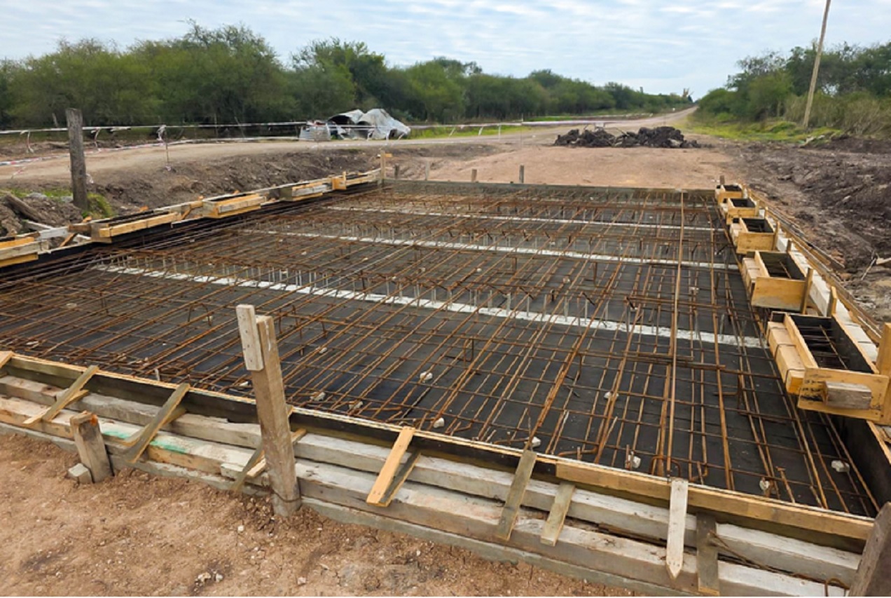 Avanza la construcción de cuatro calzadas sumergibles en el departamento Nogoyá