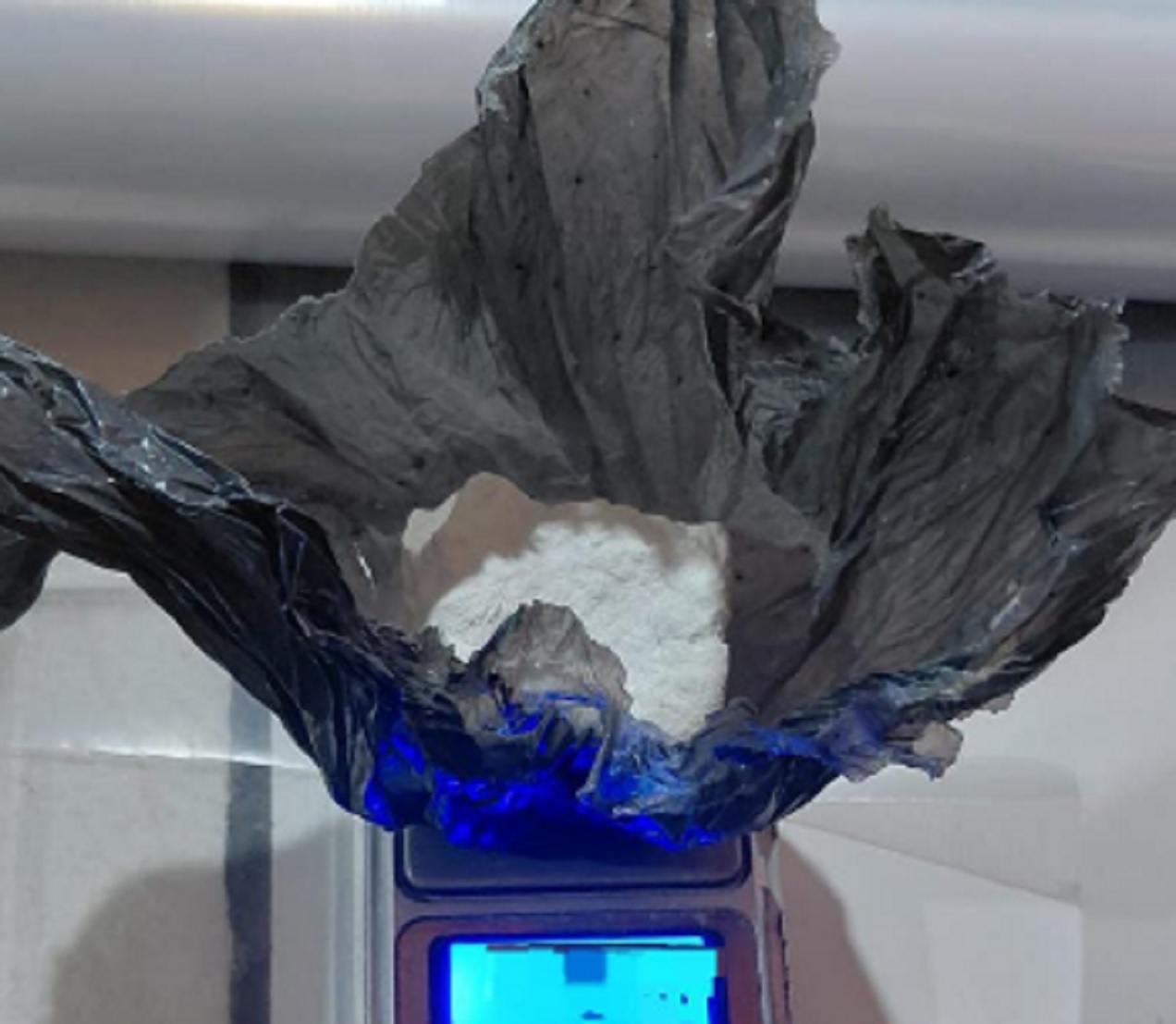 Dos allanamientos simultáneos culminaron con secuestro de cocaína, dinero y la detención de dos mujeres en Colón
