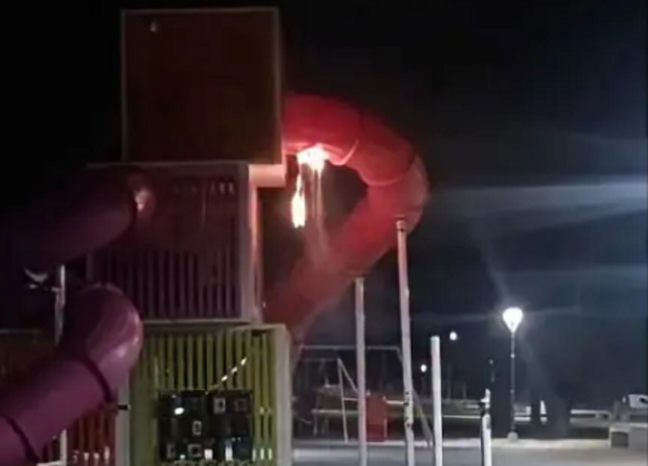 Adolescentes incendiaron un tobogán en plaza Mujeres Entrerrianas