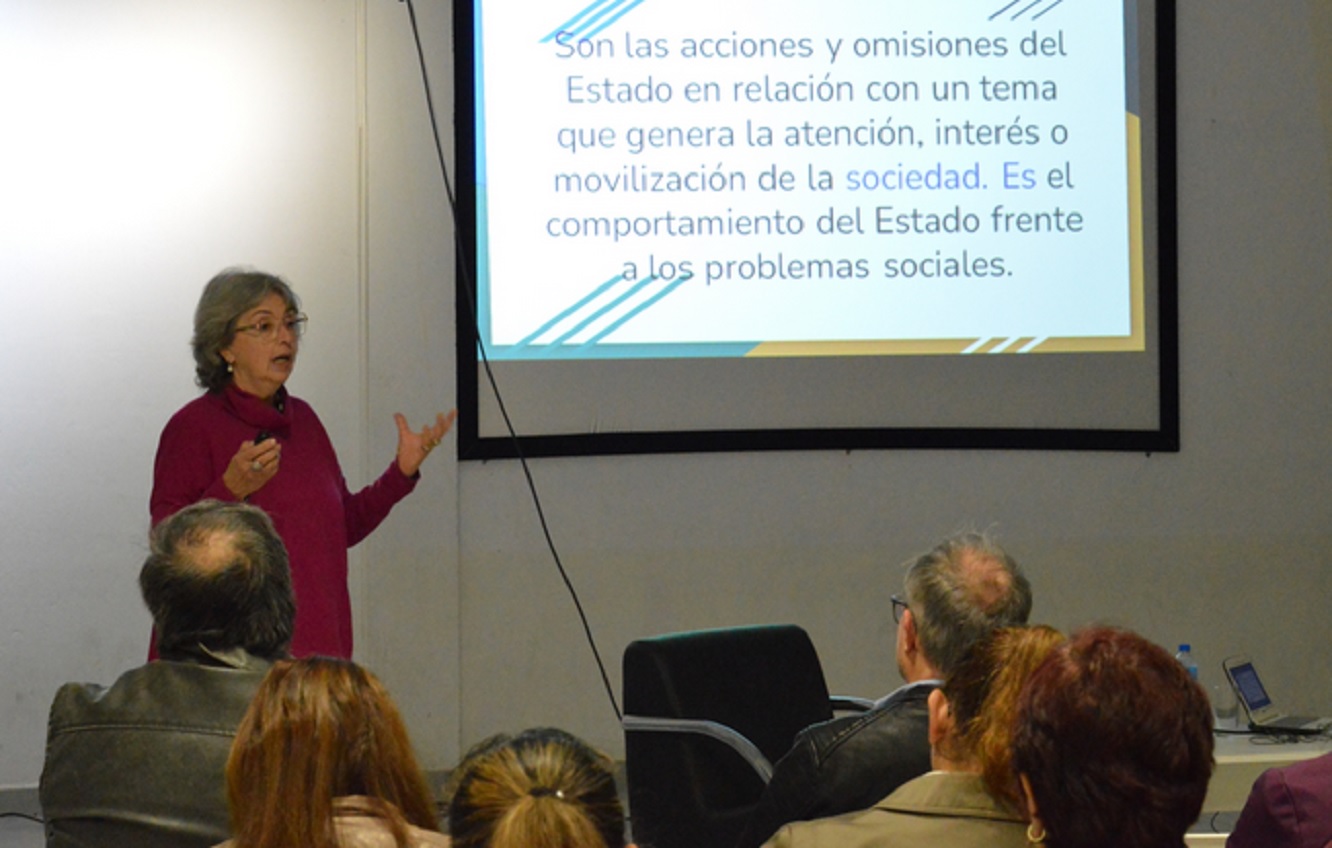 Se analizaron políticas y desafíos en torno al cuidado de las personas mayores