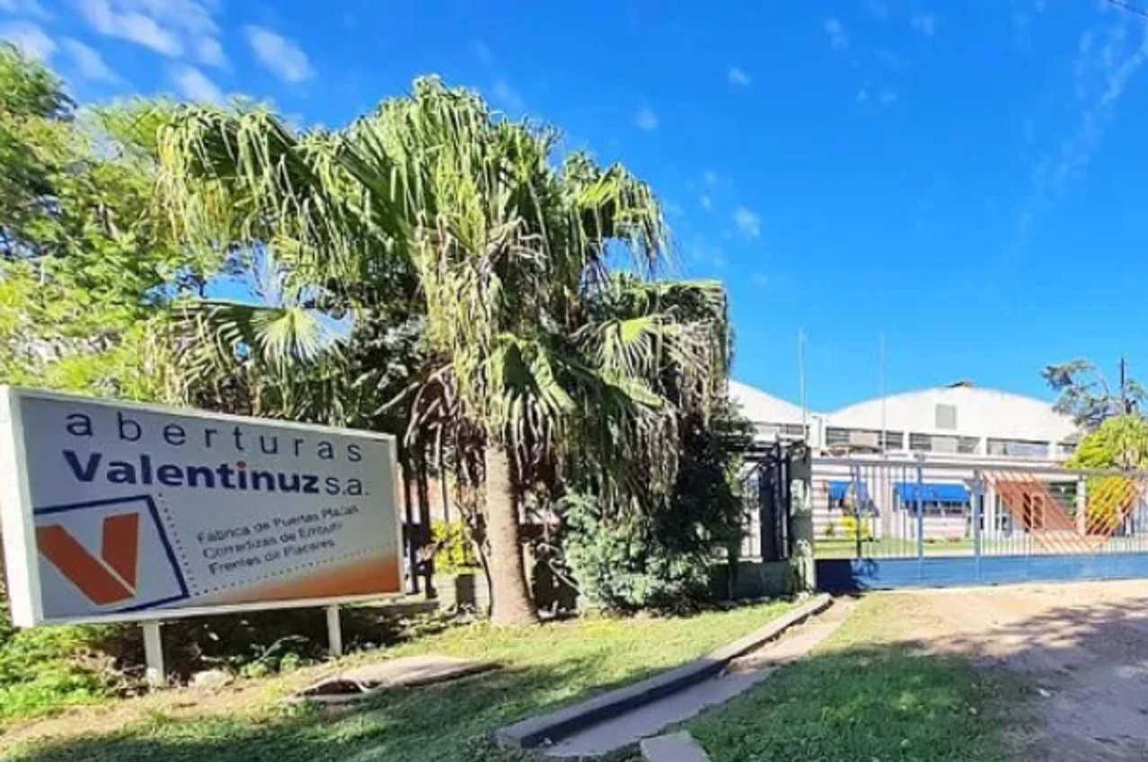 Aberturas Valentinuz: trabajadores despedidos se movilizan