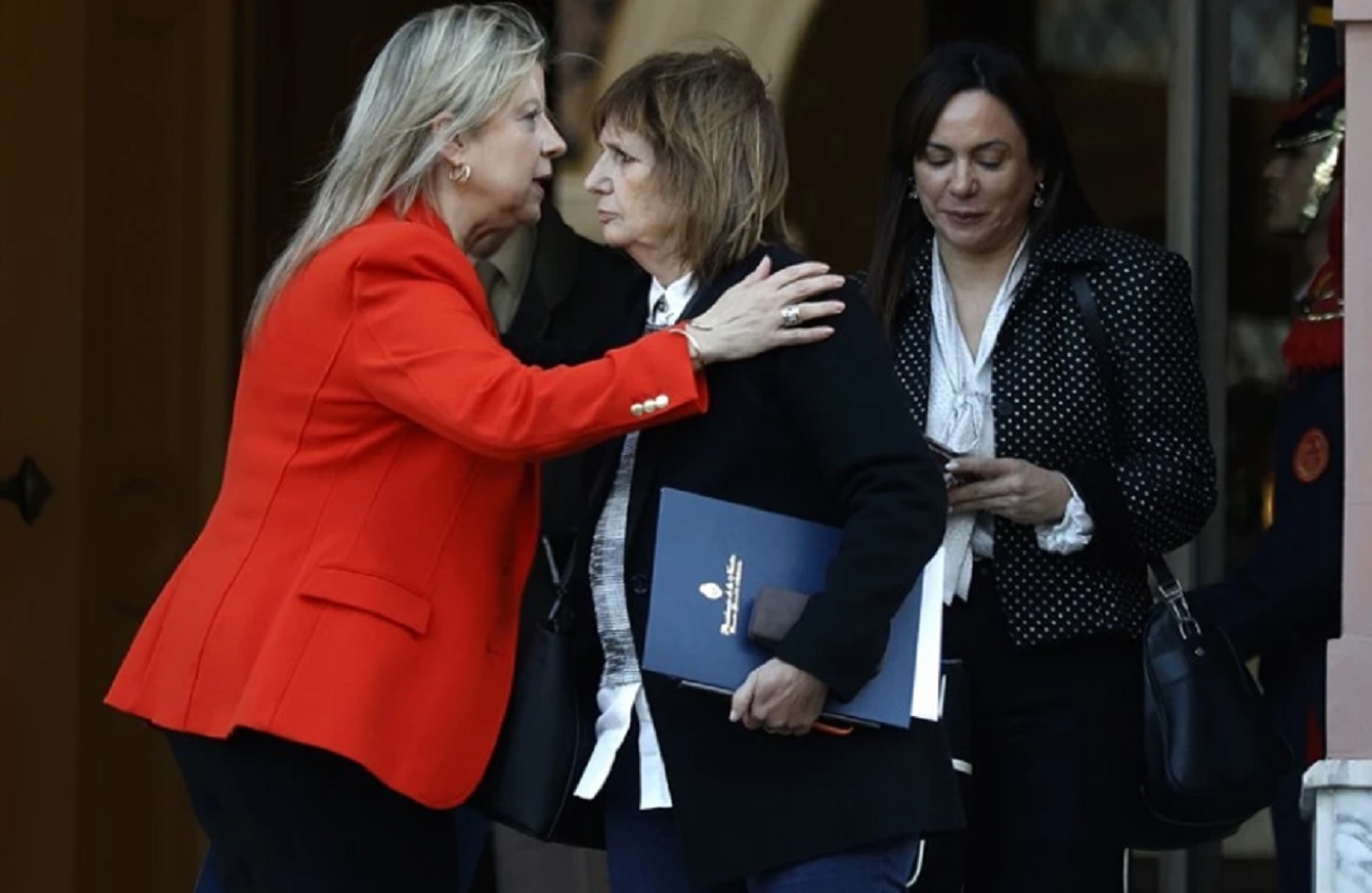 Monteoliva se despega de Karina y asciende a dos funcionarios de Bullrich