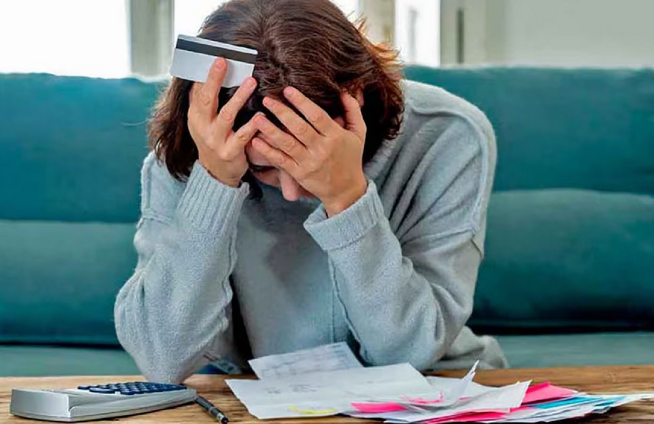 Las mujeres son las más afectadas por el endeudamiento