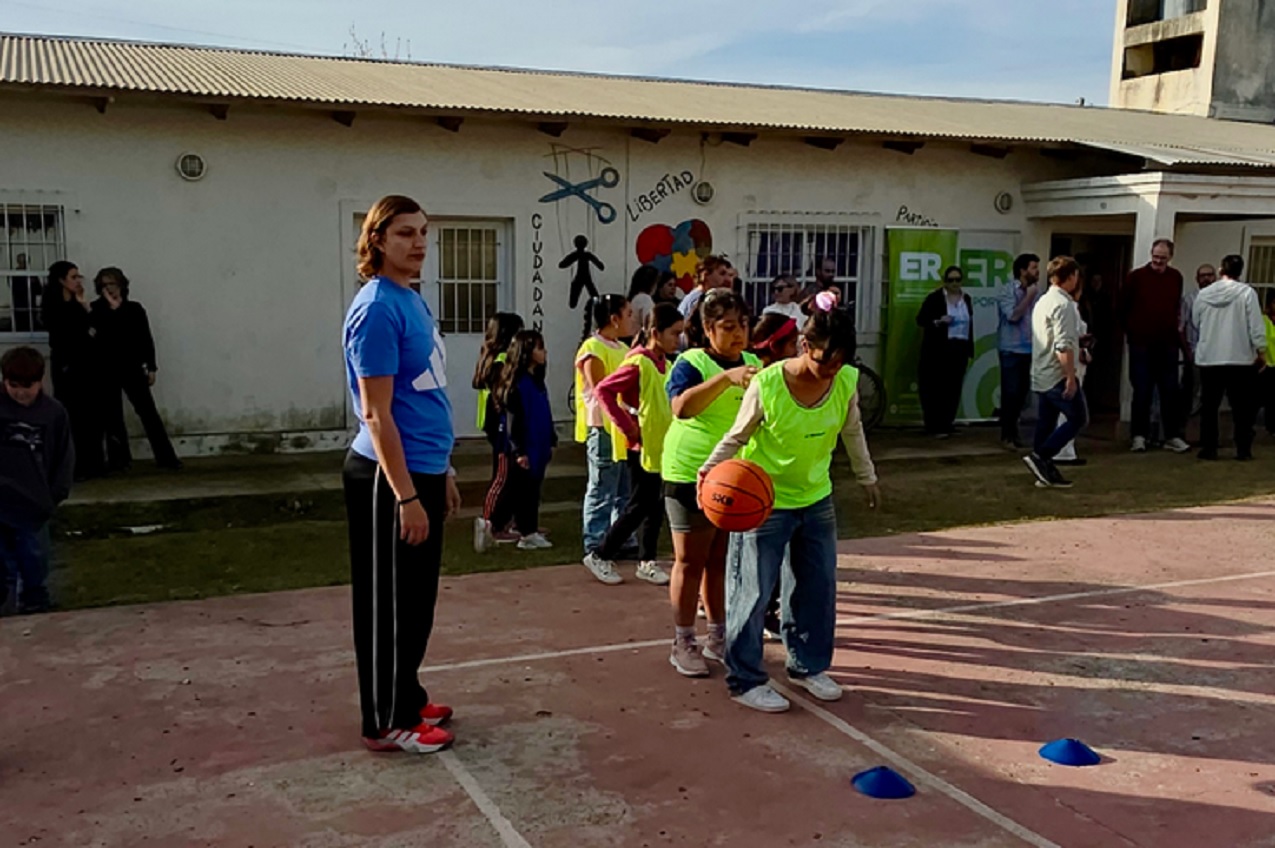 La provincia inauguró infraestructura de clubes y entregó materiales deportivos en el departamento Tala