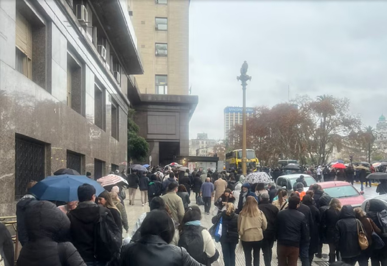 Evacuaron el Ministerio de Economía por una amenaza de bomba