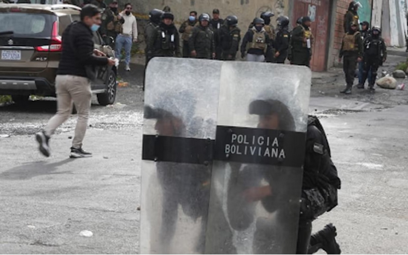 Bolivia: choques entre manifestantes y policías en el centro de La Paz
