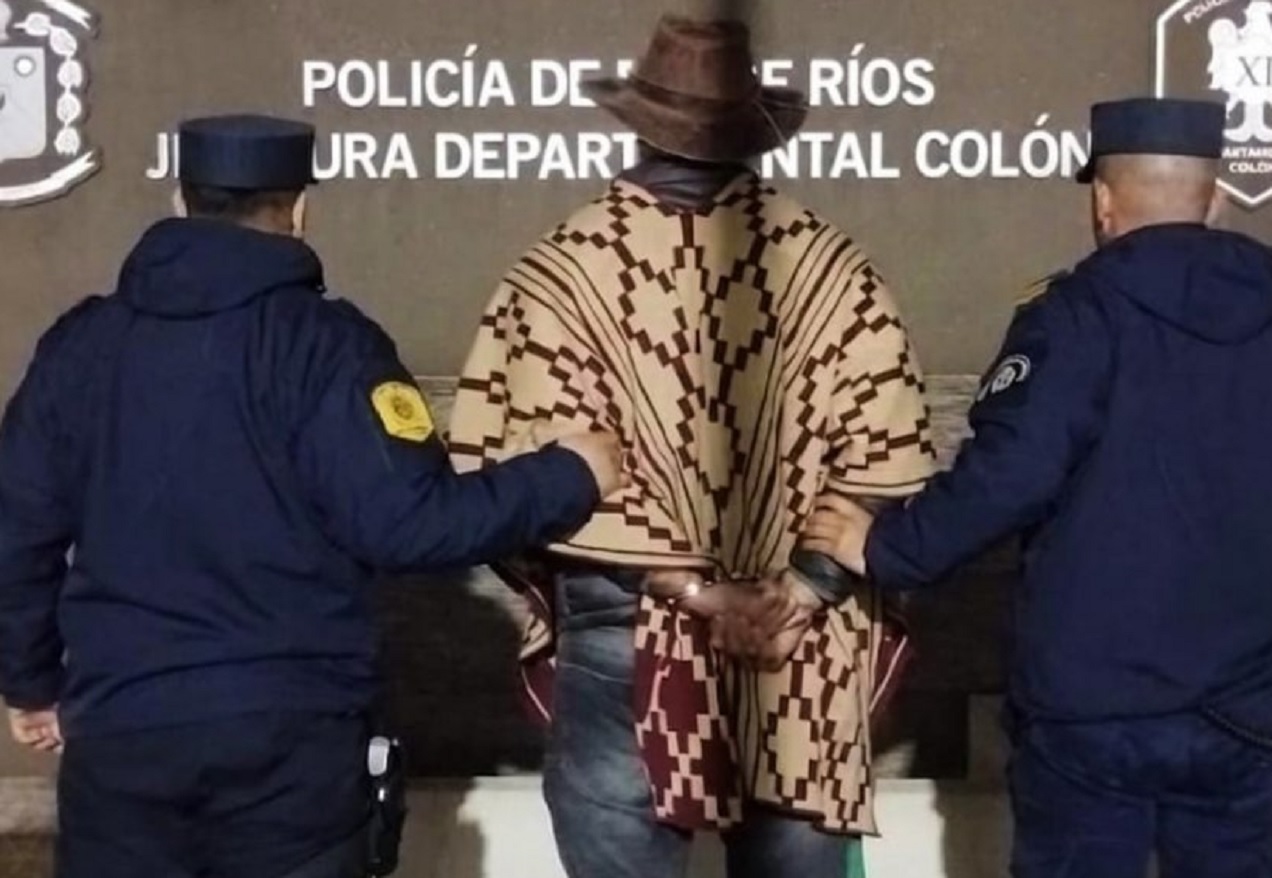 Sorprendido en plena madrugada: detuvieron a un hombre por realizar pintadas en los tribunales de Colón