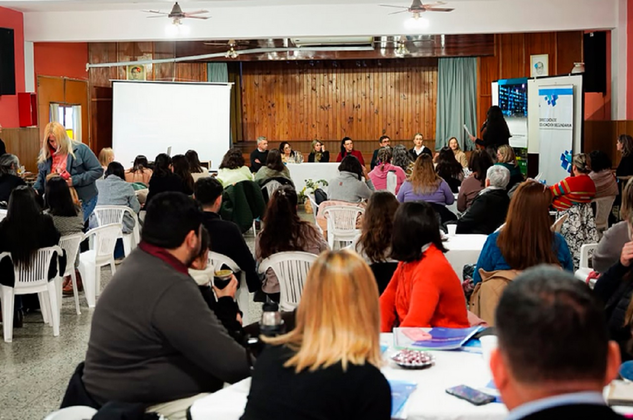 Se realizó el tercer encuentro de Red de Secundarias Innovadoras con eje en el uso pedagógico de la IA